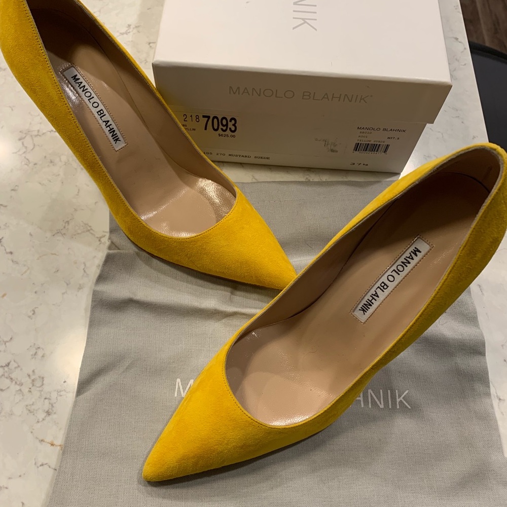 MANOLO BLAHNIK Mustard suede stiletto pump